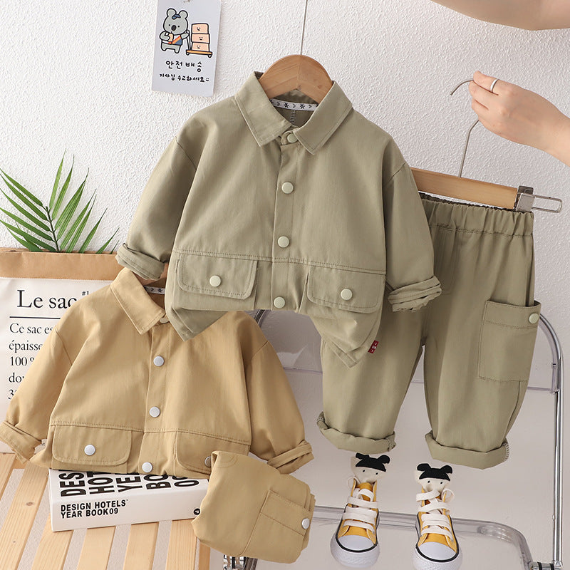 Completo Bambino Minimalista con Camicia e Pantaloni Cargo