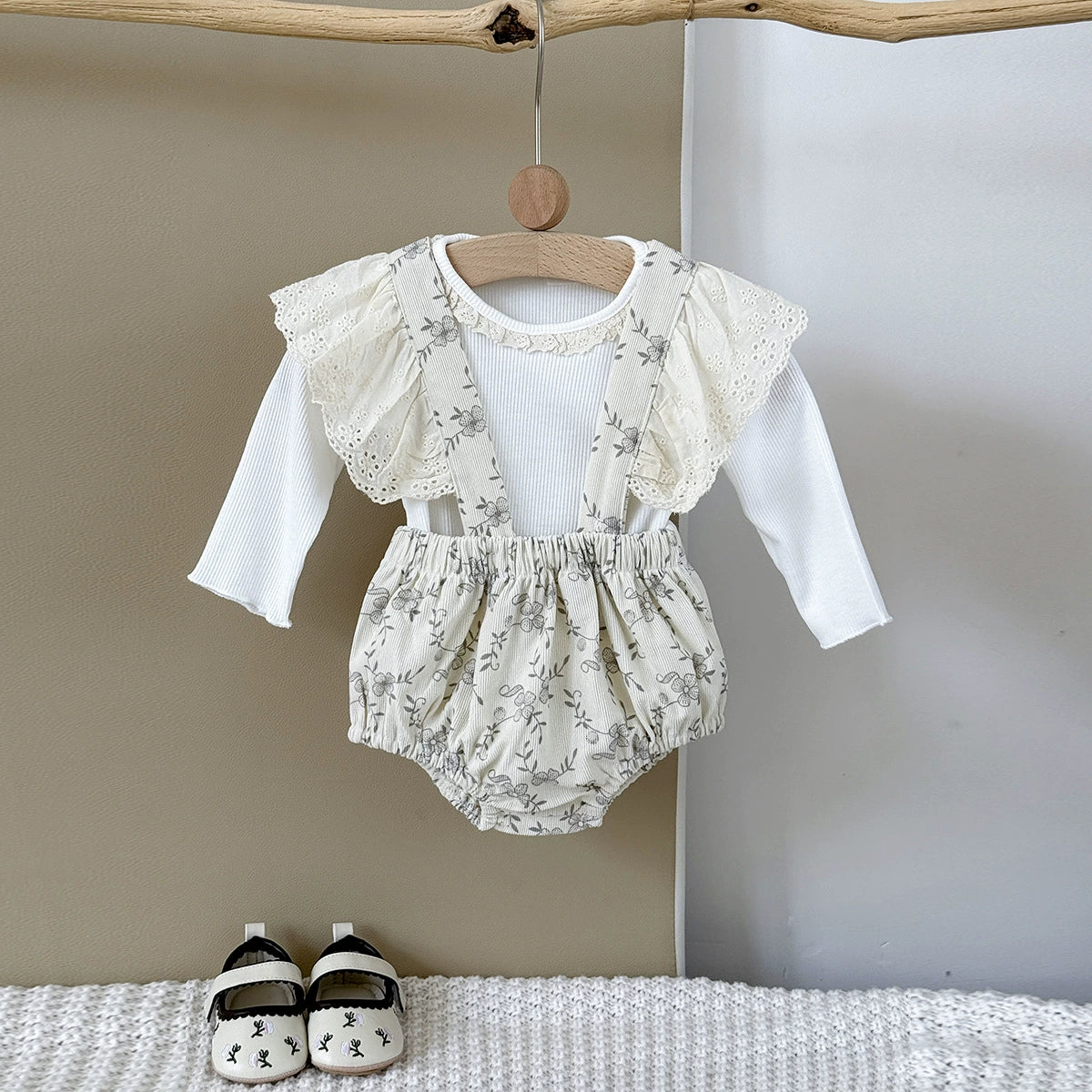 Completo Bimba  crema con balze in pizzo – Autunno/Inverno