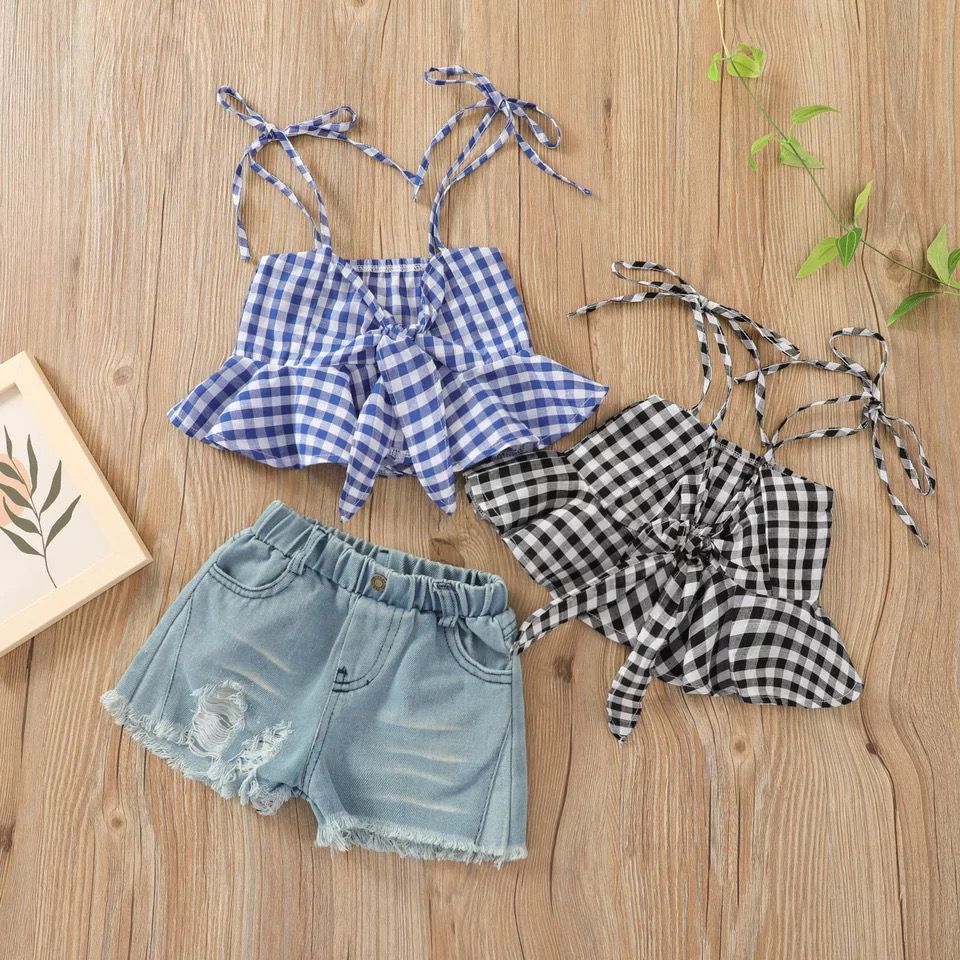 Set Estivo Bambina: Top a Quadretti e Shorts in Denim