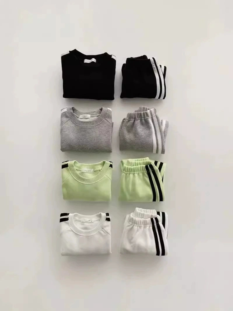Completo Sportivo Bimbo/Bimba con Bande Laterali