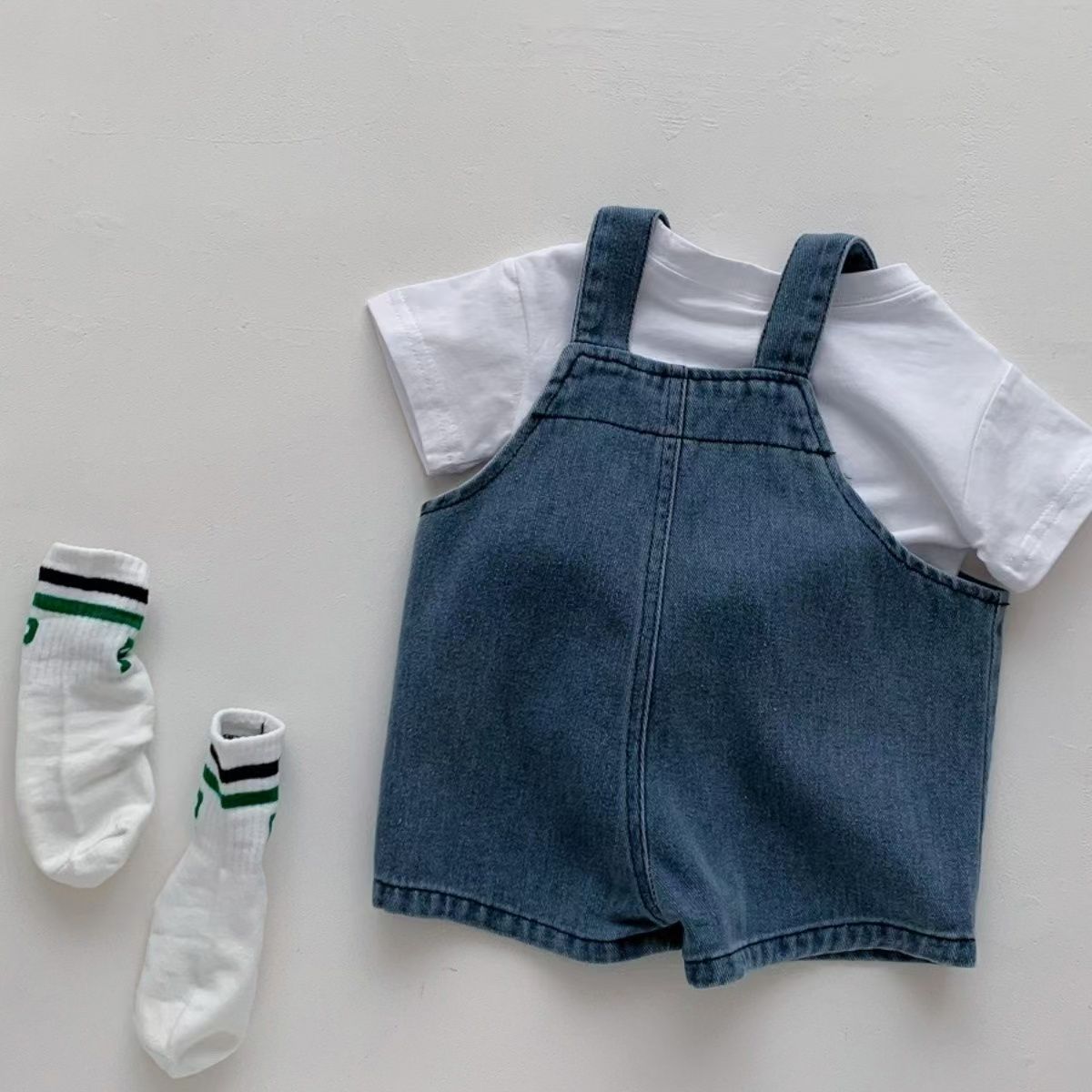 Completo Bimbo Estivo  T-shirt “Blah Blah” e Salopette in Jeans