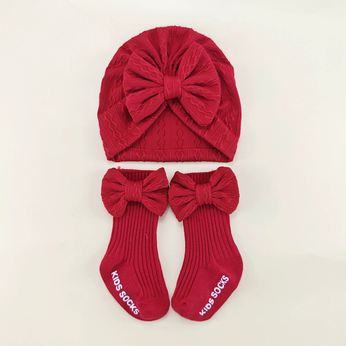 Set Cappellino + Calzini Fiocco – 0-6 mesi