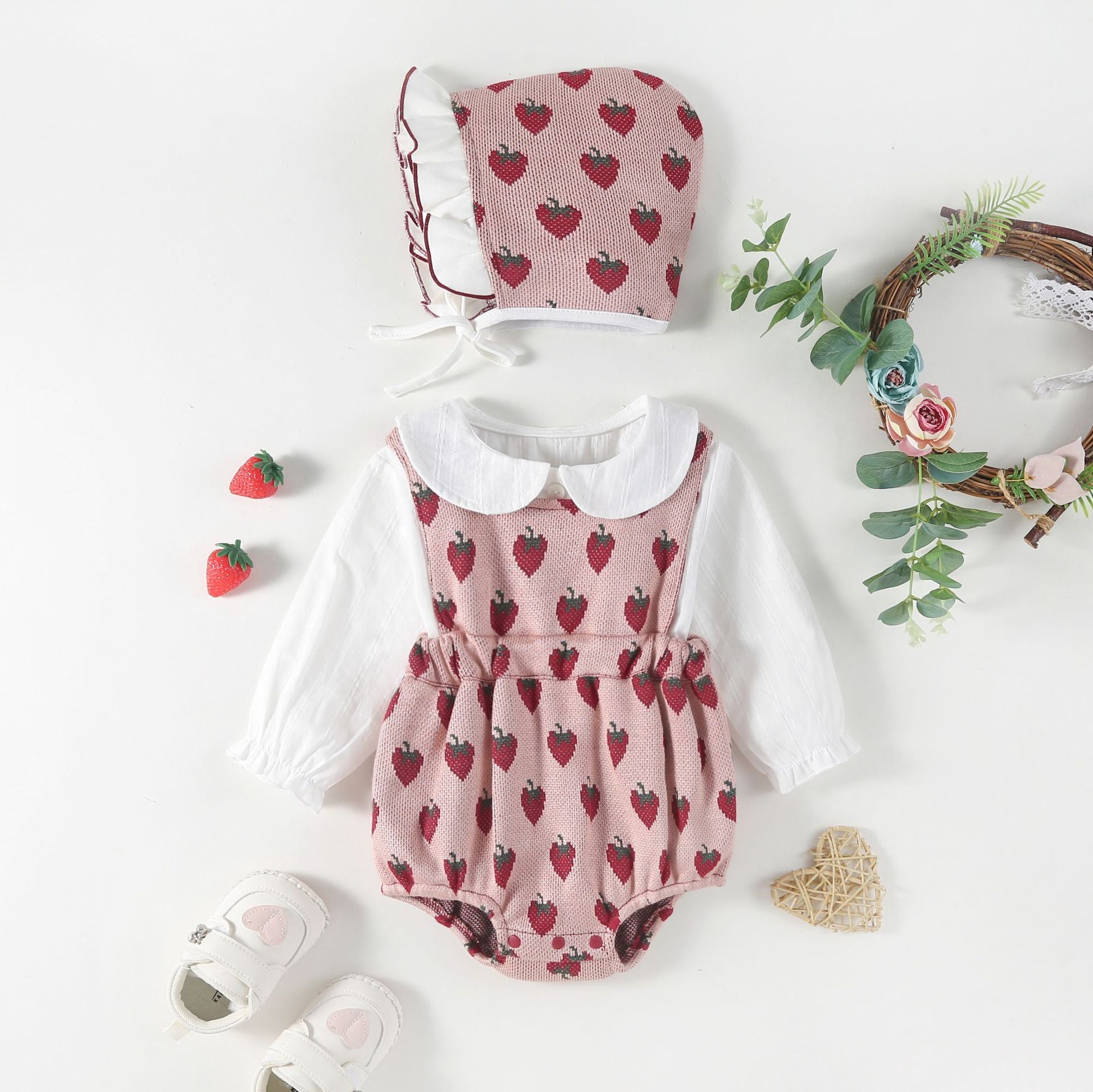 Completo Neonato con Stampa Fragole e Cappellino Coordinato