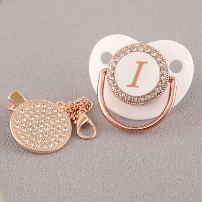 Set Ciuccio Luxury Bianco e oro rosa con Clip – Personalizzato con Iniziale (6-12 mesi)