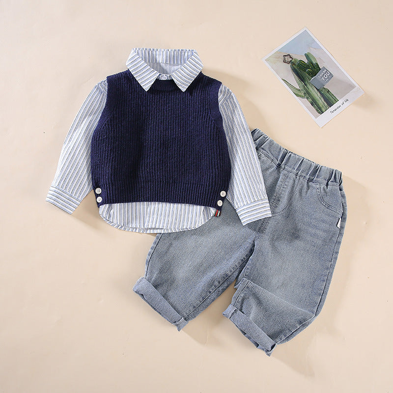Completo Bambino 3 Pezzi Camicia a Righe, Gilet Maglia e Jeans