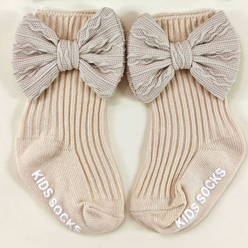 Set Cappellino Turbante + Calzini con Fiocco – Neonato