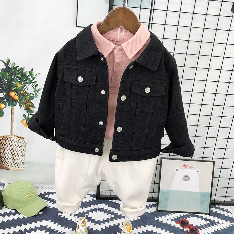 Completo Bambino 3 Pezzi – Giacca Jeans Nera + Polo Rosa + Pantaloni Bianchi