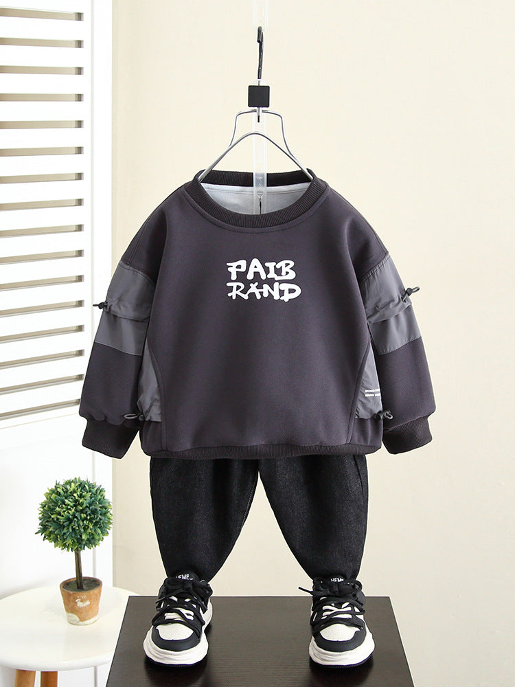 Felpa casual dal design moderno, perfetta per un look urbano e confortevole.