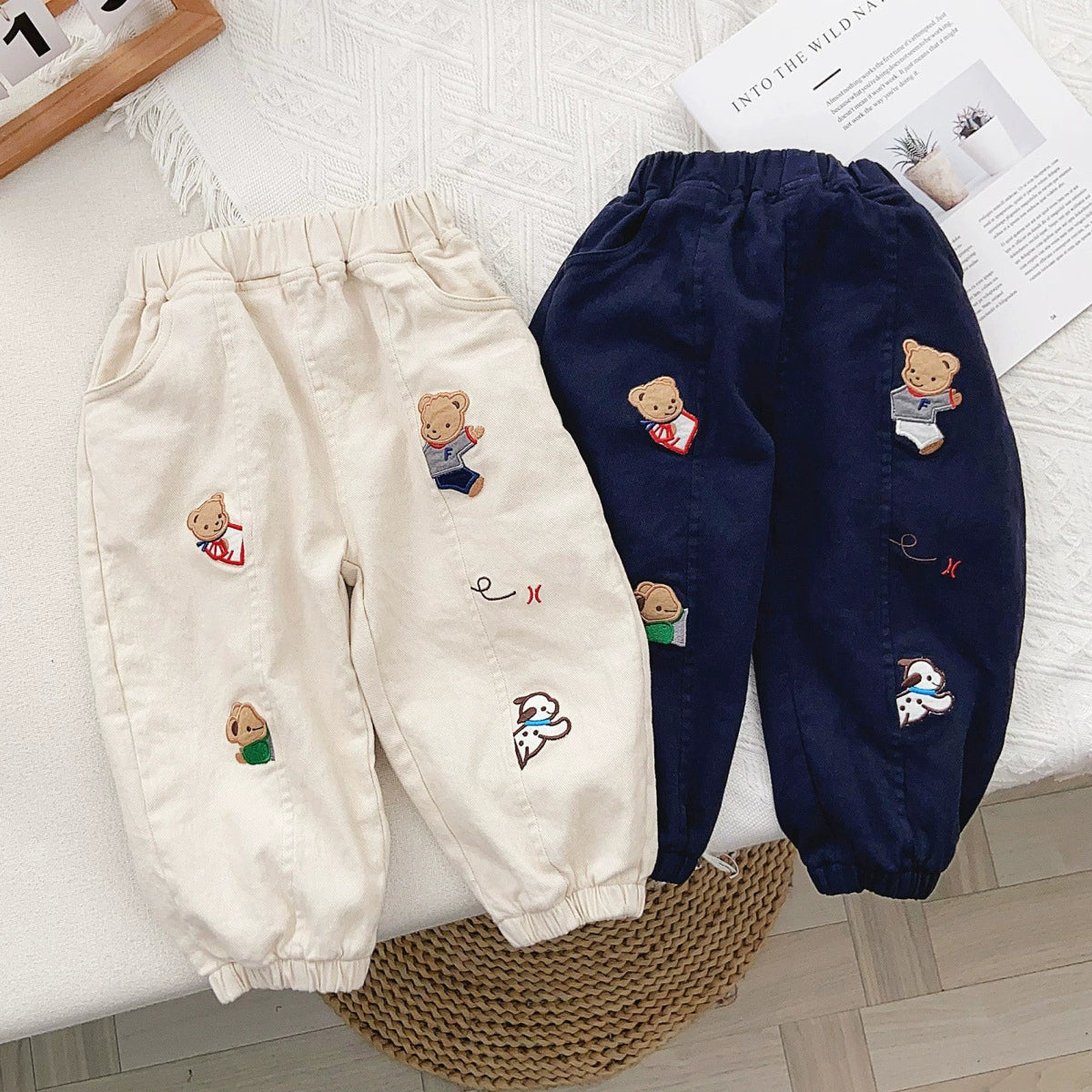 Pantaloni Bimbo “Teddy & Friends” in Cotone – Ricami Orsetti e Cagnolini