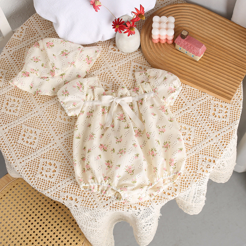 Pagliaccetto  estivo neonata con fiorellini e cappellino coordinato