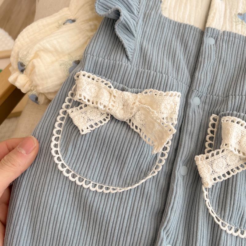 Tutina Bambina  con Bretelle  e Blusa Ricamata   Stile Romantico