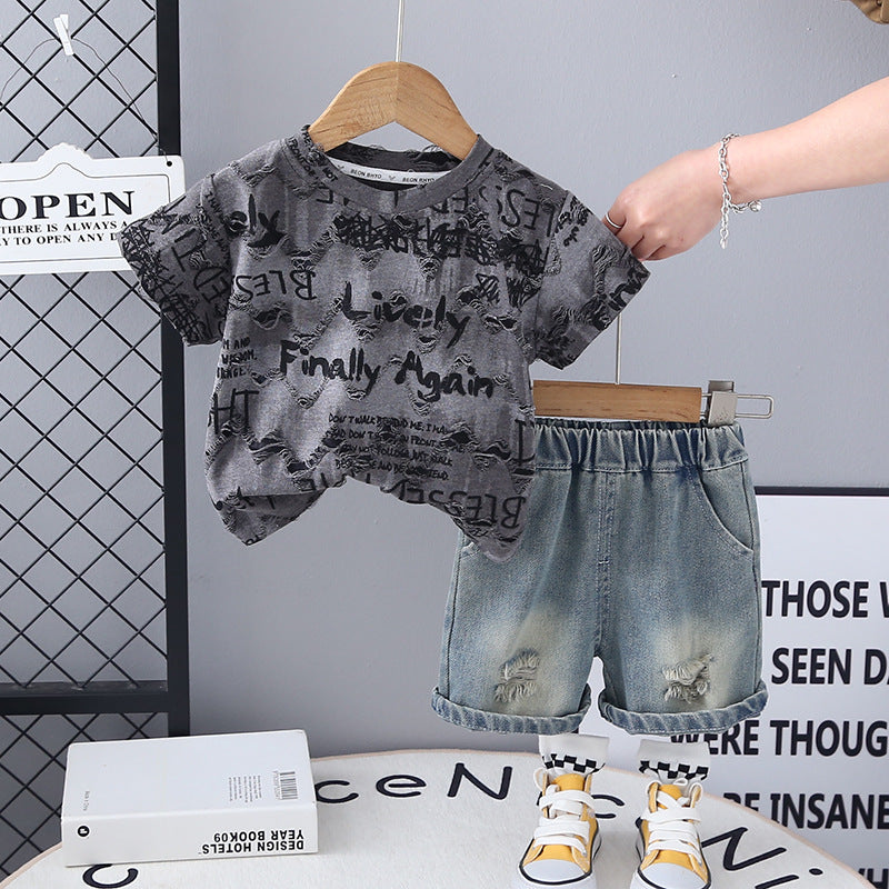 Completo Estivo Bambino  T-shirt Grigia con Scritte & Shorts Jeans