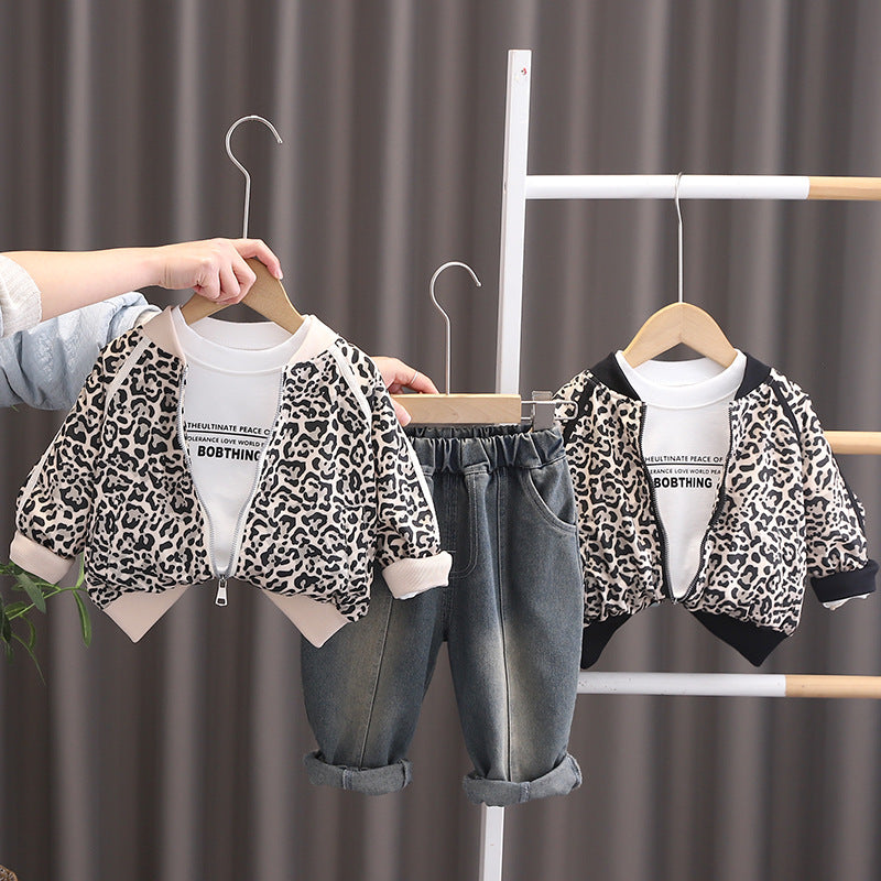 Completo Bambino 3 Pezzi – Felpa Animalier, T-shirt e Jeans