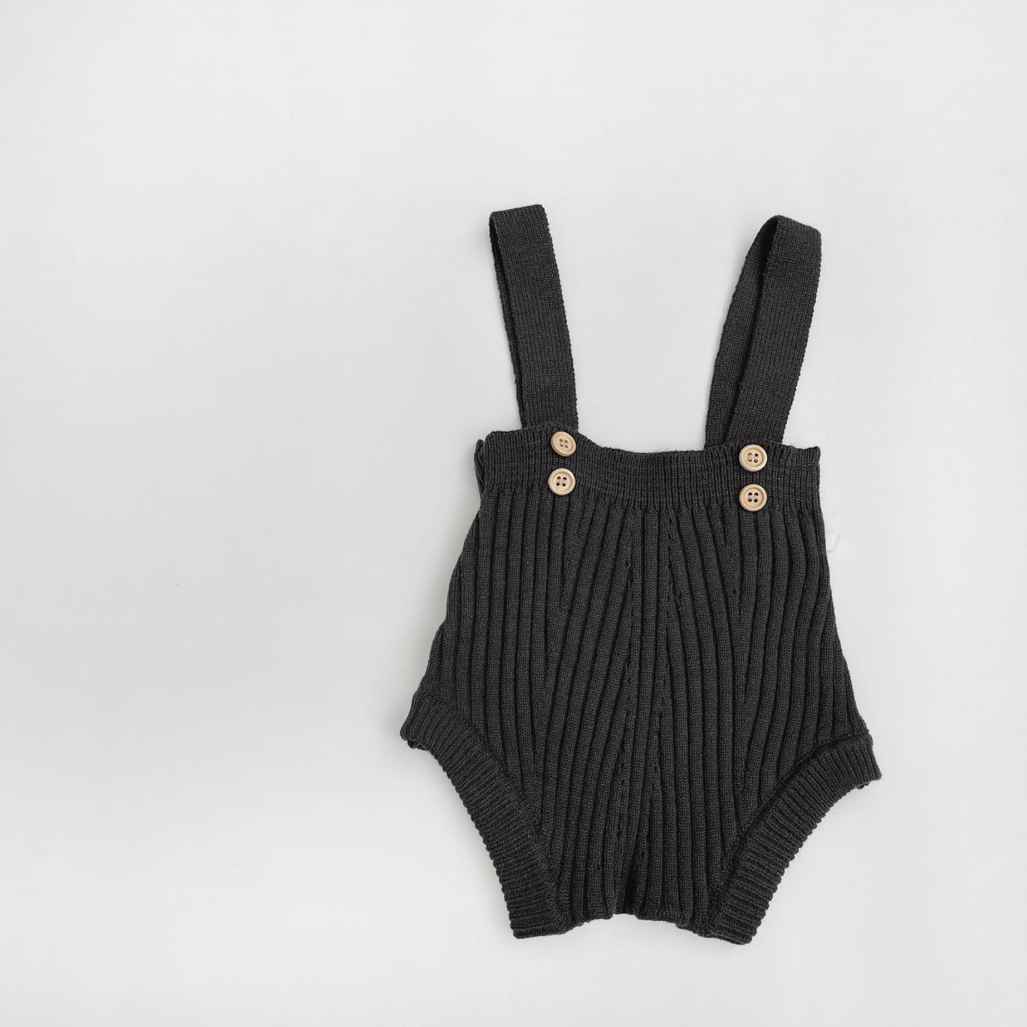 Salopette Neutra in maglia con bretelline e bottoni – vari colori