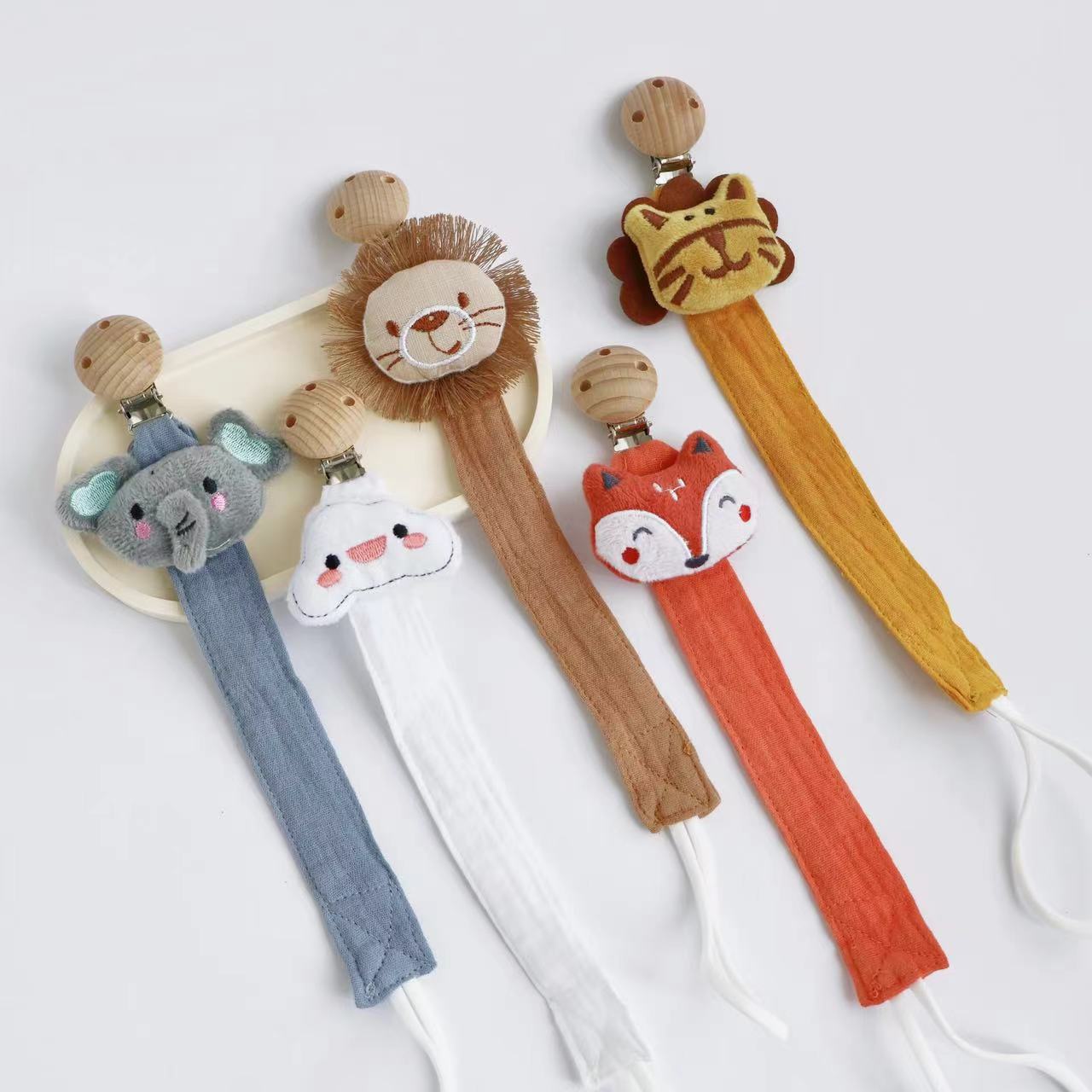 Portaciuccio in Stoffa e Legno - Design Morbido e Naturale