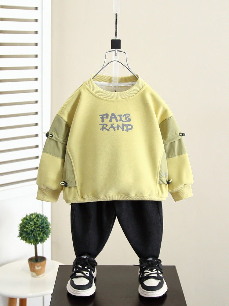 Felpa casual dal design moderno, perfetta per un look urbano e confortevole.