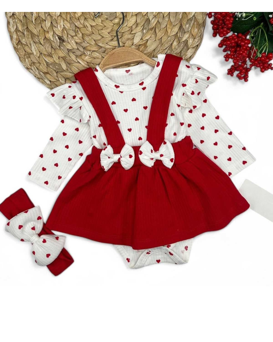 Completo bambina 3 pezzi con cuoricini e gonna rossa