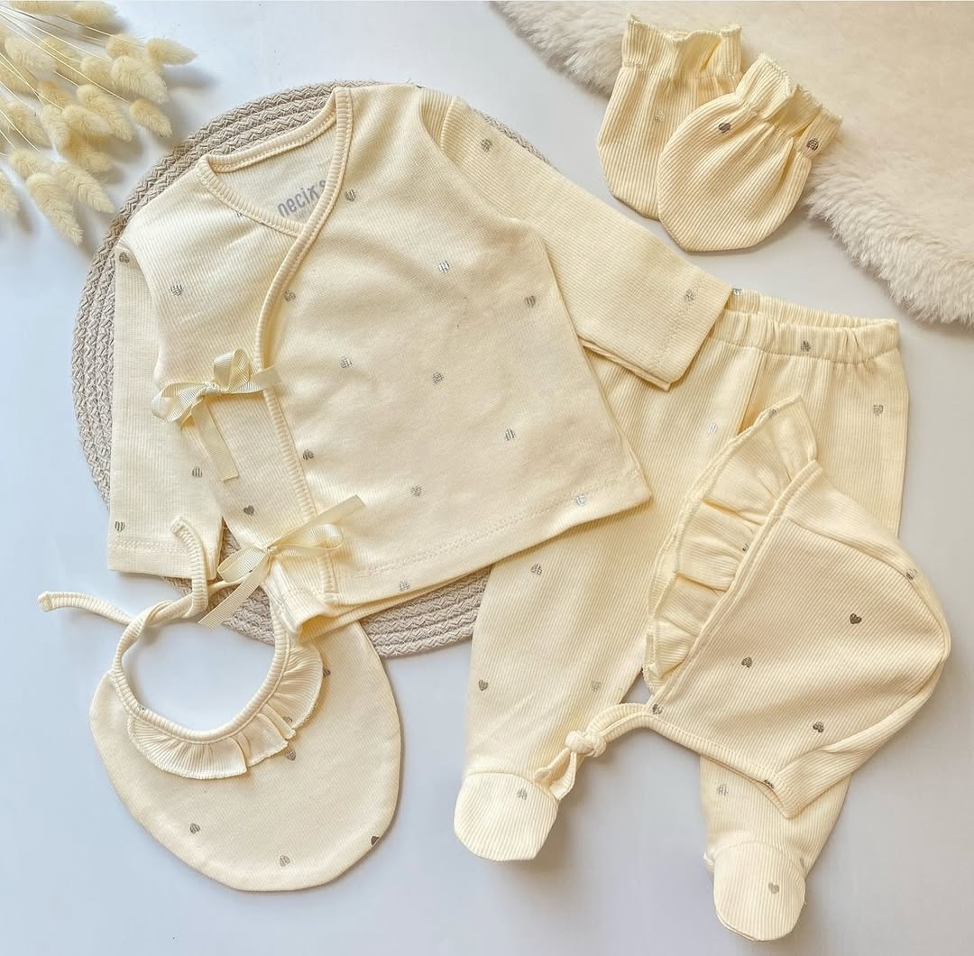 Set Neonato 5 Pezzi in Cotone Organico – Beige Naturale con Chiusura Laterale