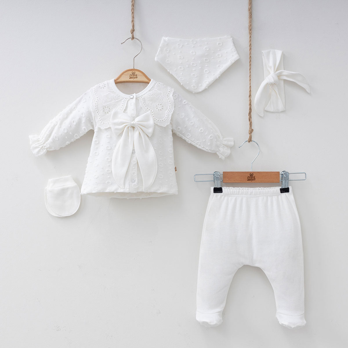 Set prima nascita neonata  5 pezzi   bianco  elegante