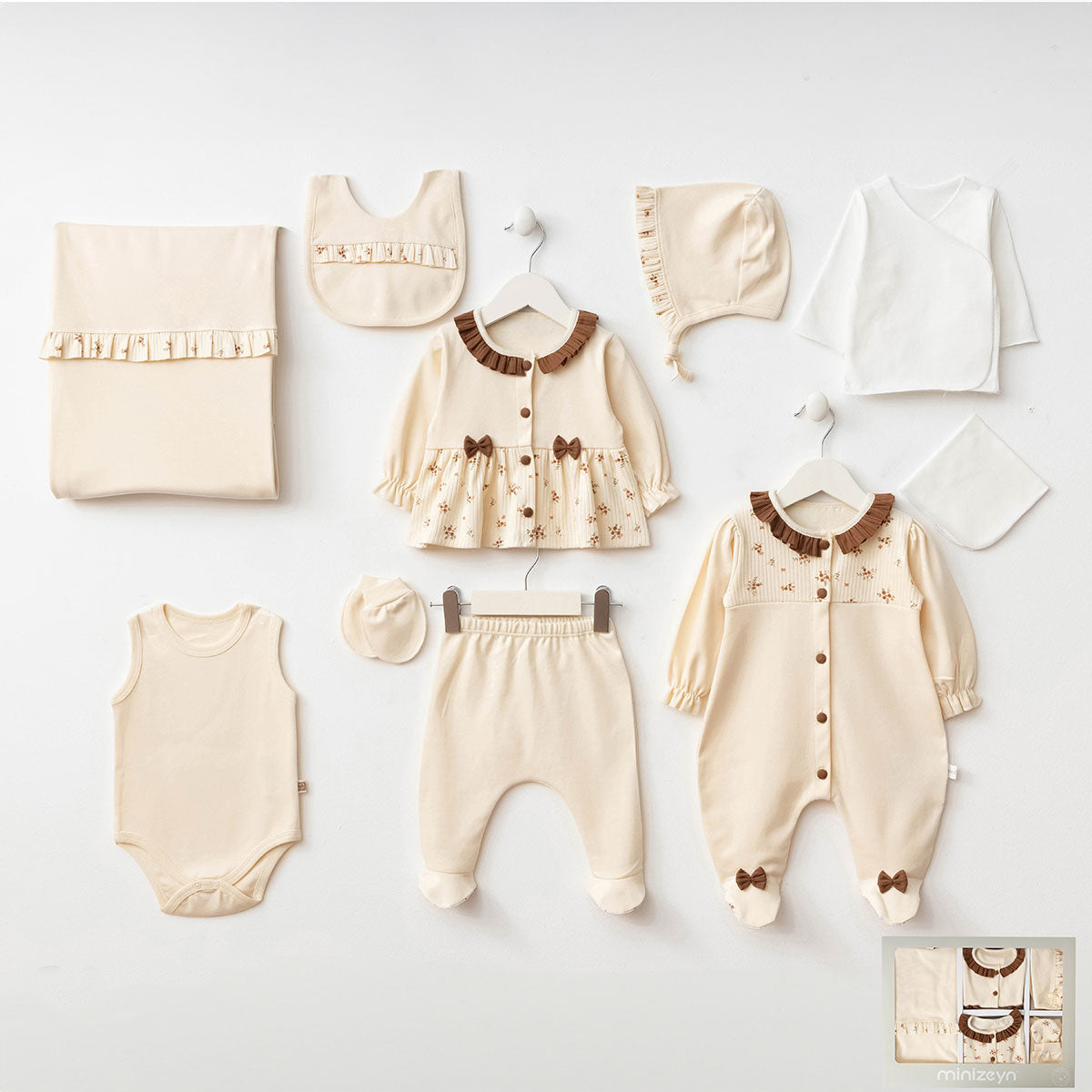 Set Nascita neonata  10 Pezzi – Avorio e Verde Oliva con Fantasia Floreale