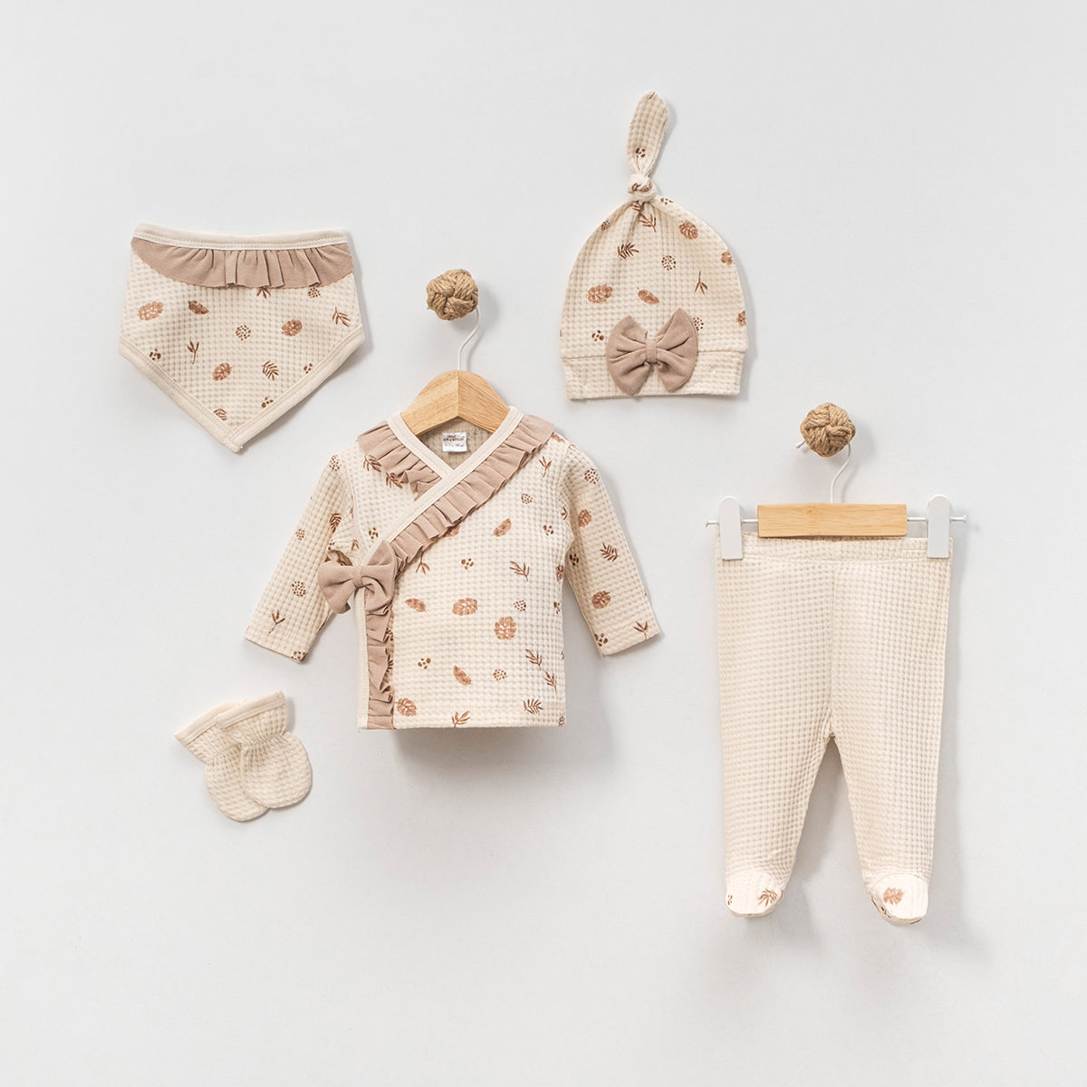 Set Neonata/ Bimba 5 Pezzi in Cotone crema