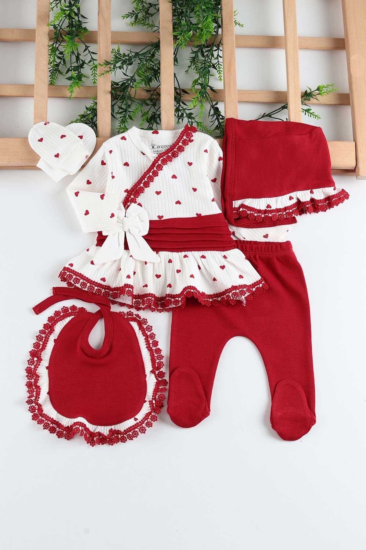 Completo Neonata Cuori Rosso – 5 Pezzi 100% cotone